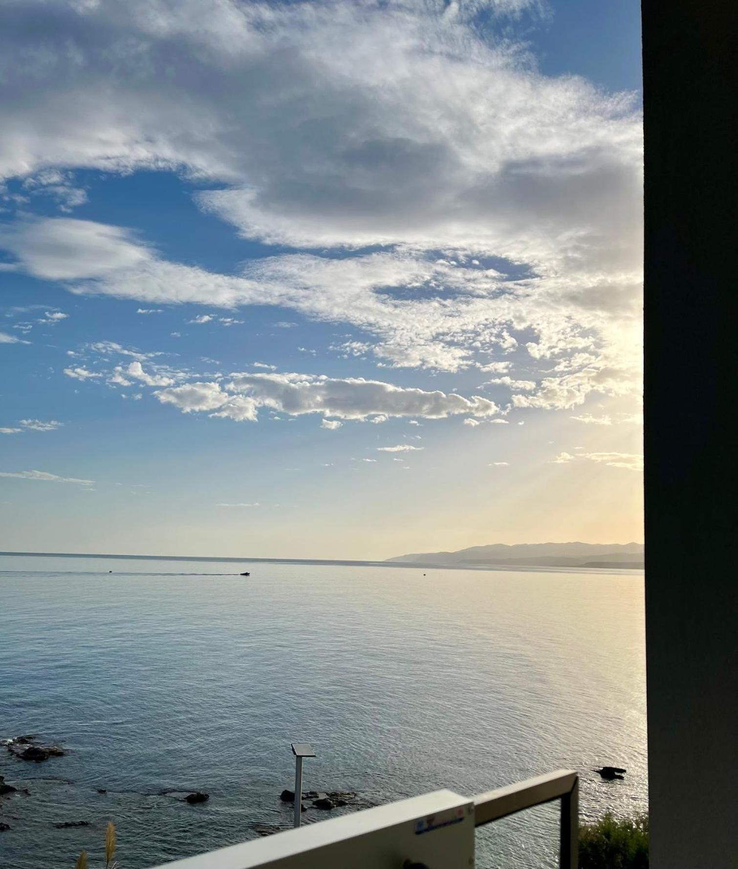 Maritime Suites Hersonissos  Bagian luar foto